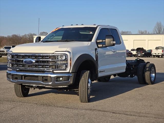 2023 Ford F-450 Chassis LARIAT