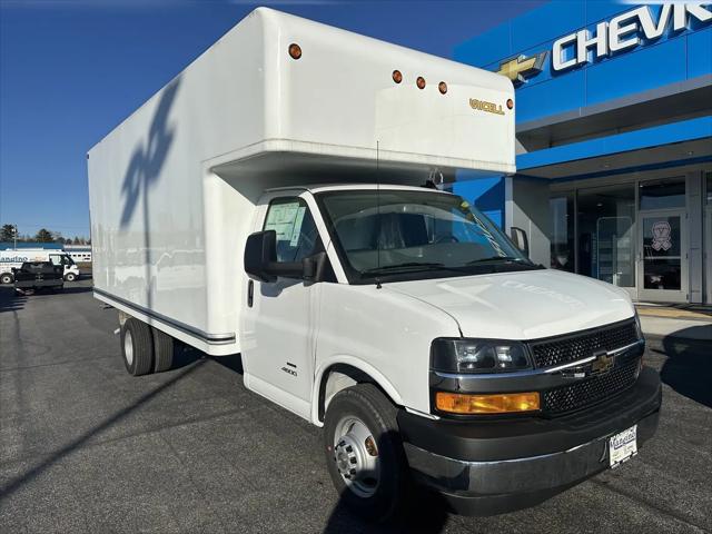 2025 Chevrolet Express Cutaway 4500 Van