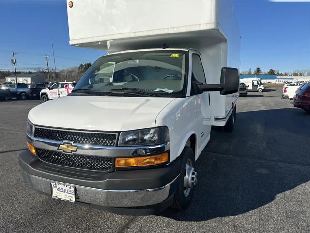 2025 Chevrolet Express Cutaway 4500 Van