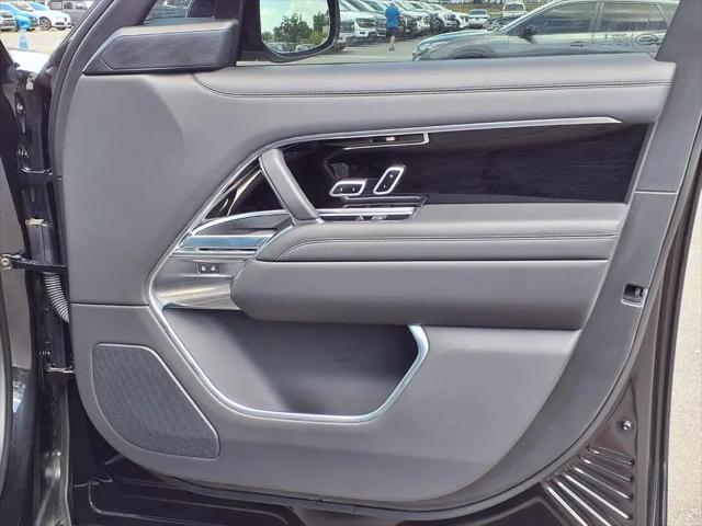 2025 Land Rover Range Rover P400 SE 7 Seat