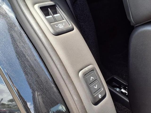 2025 Land Rover Range Rover P400 SE 7 Seat