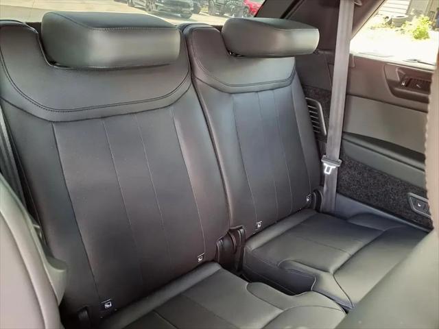 2025 Land Rover Range Rover P400 SE 7 Seat