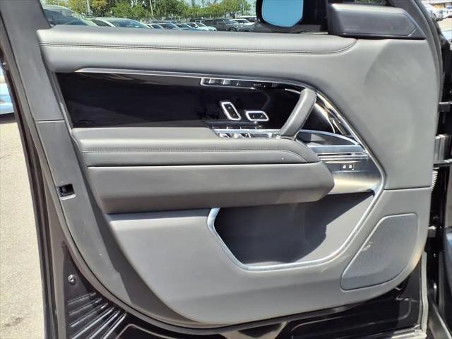 2025 Land Rover Range Rover P400 SE 7 Seat