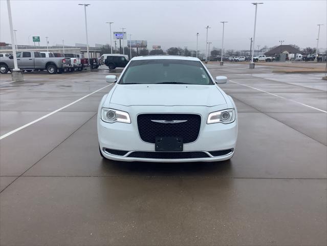 2020 Chrysler 300 Touring L