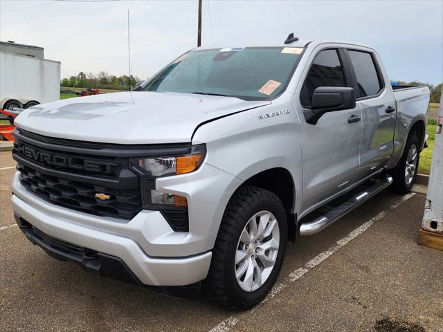 2022 Chevrolet Silverado 1500 4WD Crew Cab Short Bed Custom