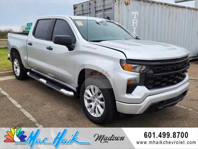 2022 Chevrolet Silverado 1500 4WD Crew Cab Short Bed Custom