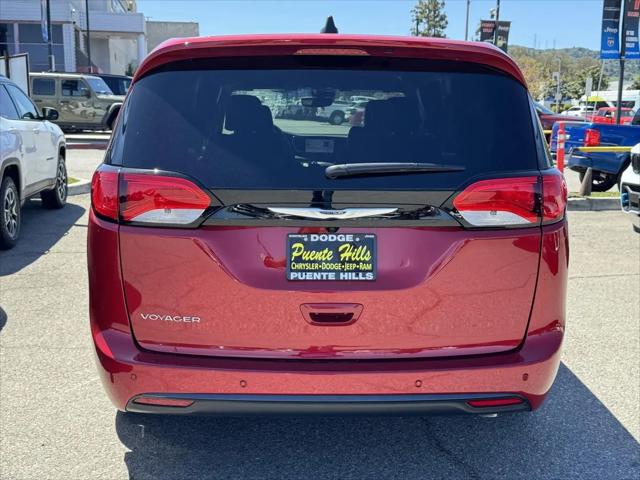2025 Chrysler Voyager LX