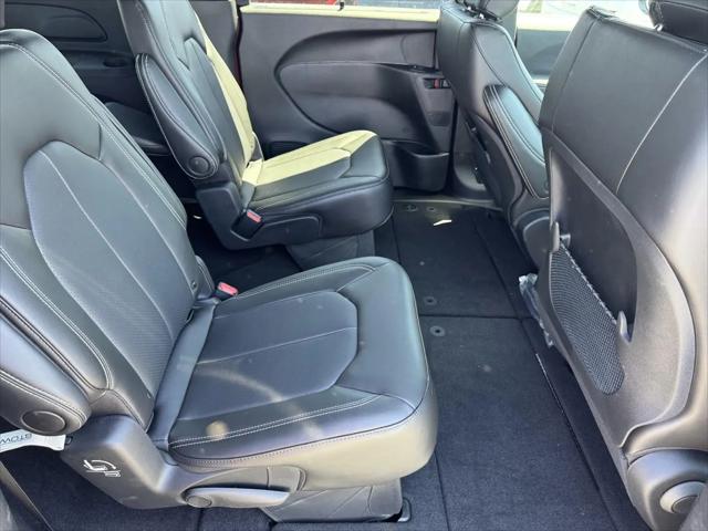 2025 Chrysler Voyager LX