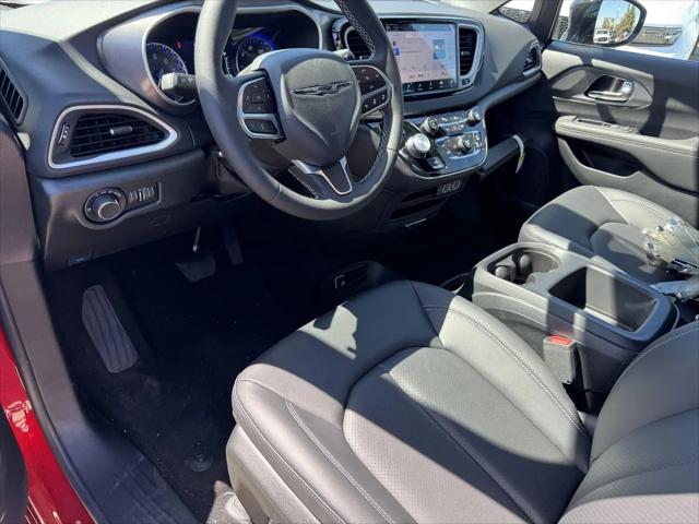 2025 Chrysler Voyager LX