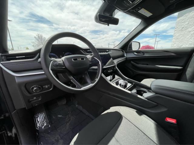 2025 Jeep Grand Cherokee GRAND CHEROKEE LAREDO X 4X4