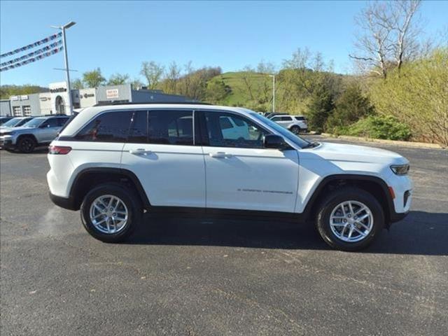 2025 Jeep Grand Cherokee GRAND CHEROKEE LAREDO X 4X4
