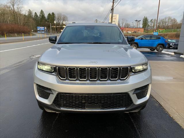 2025 Jeep Grand Cherokee GRAND CHEROKEE LAREDO X 4X4