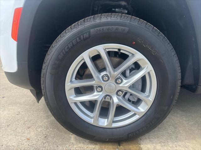 2025 Jeep Grand Cherokee GRAND CHEROKEE LAREDO X 4X4