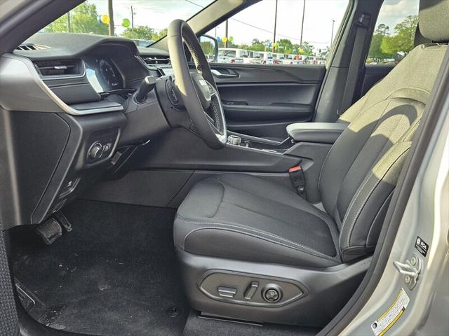 2025 Jeep Grand Cherokee GRAND CHEROKEE LAREDO X 4X2