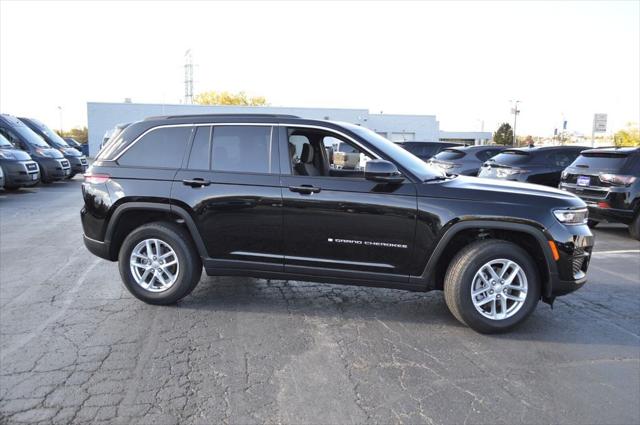 2025 Jeep Grand Cherokee GRAND CHEROKEE LAREDO X 4X4