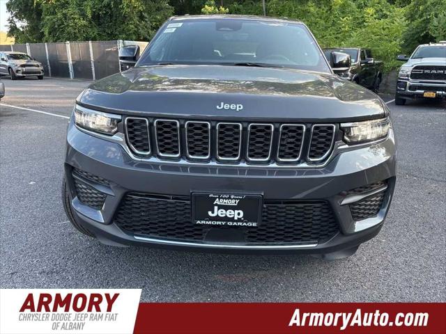 2025 Jeep Grand Cherokee GRAND CHEROKEE LAREDO X 4X4