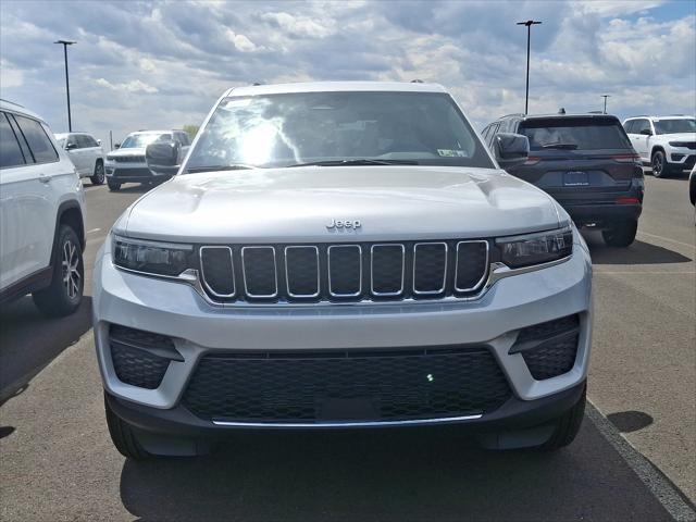 2025 Jeep Grand Cherokee GRAND CHEROKEE LAREDO X 4X4