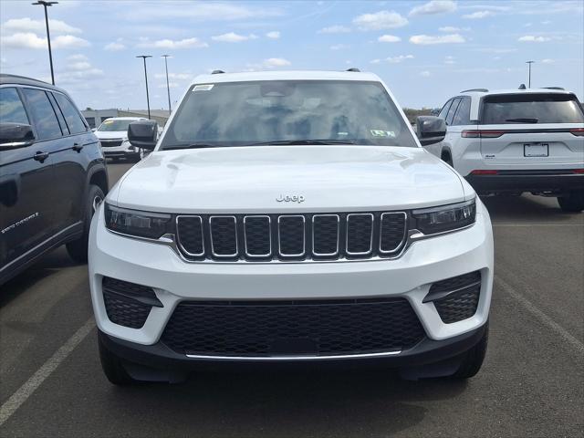 2025 Jeep Grand Cherokee GRAND CHEROKEE LAREDO X 4X4
