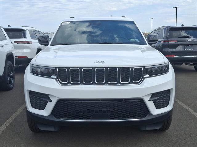 2025 Jeep Grand Cherokee GRAND CHEROKEE LAREDO X 4X4