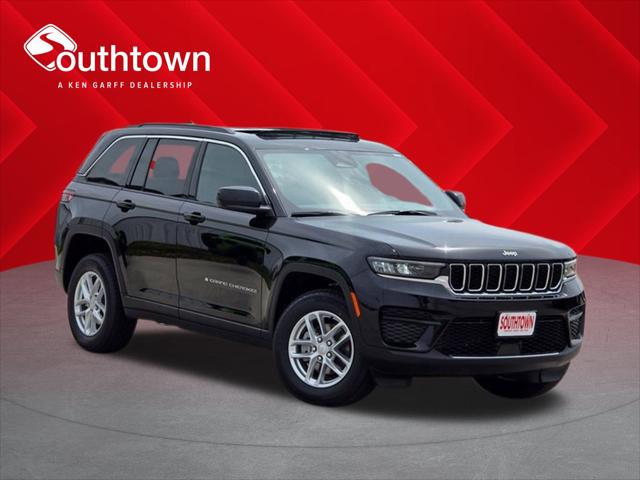 2025 Jeep Grand Cherokee GRAND CHEROKEE LAREDO X 4X4