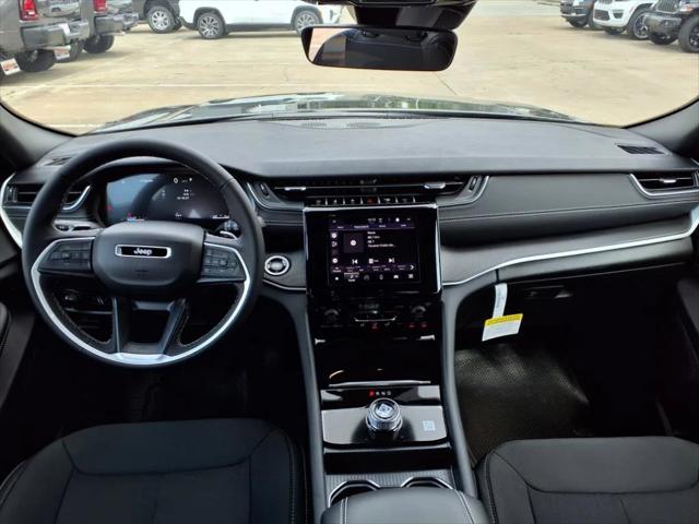 2025 Jeep Grand Cherokee GRAND CHEROKEE LAREDO X 4X4