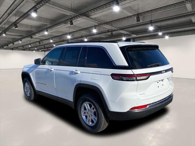 2025 Jeep Grand Cherokee GRAND CHEROKEE LAREDO 4X4
