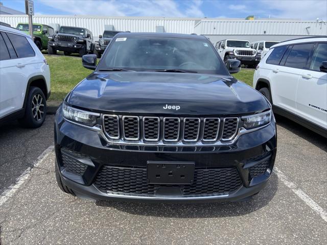2025 Jeep Grand Cherokee GRAND CHEROKEE LAREDO 4X4
