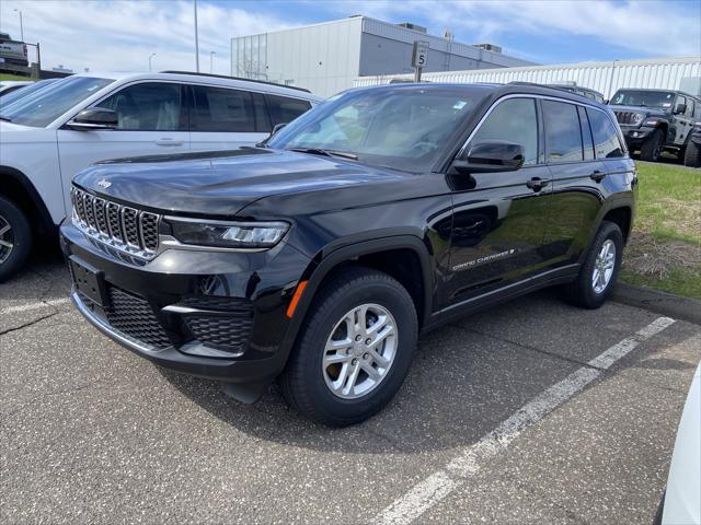 2025 Jeep Grand Cherokee GRAND CHEROKEE LAREDO 4X4