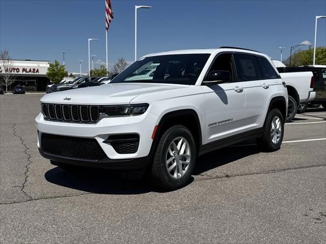 2025 Jeep Grand Cherokee GRAND CHEROKEE LAREDO X 4X4