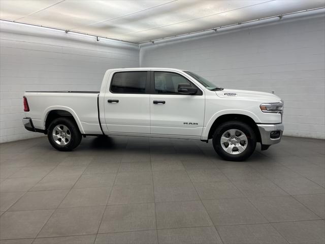 2025 RAM Ram 1500 RAM 1500 BIG HORN CREW CAB 4X2 64 BOX