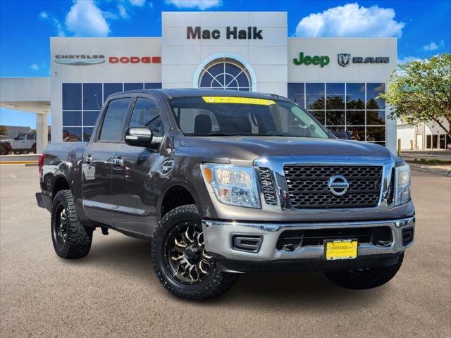 2017 Nissan TITAN SV