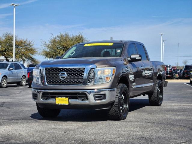 2017 Nissan TITAN SV