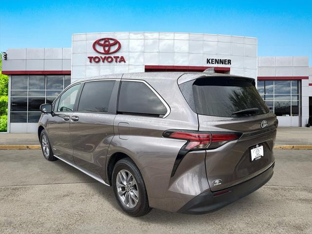 2021 Toyota Sienna LE