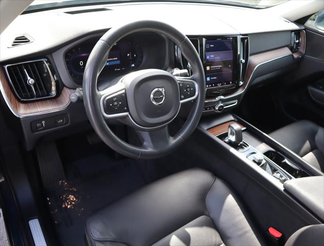 2022 Volvo XC60 B5 Momentum