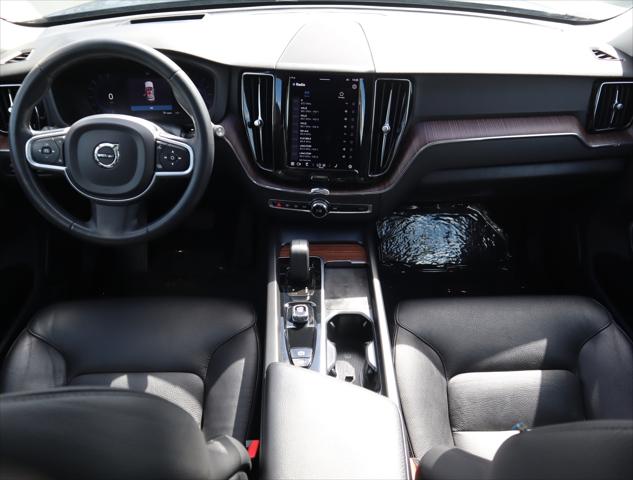 2022 Volvo XC60 B5 Momentum