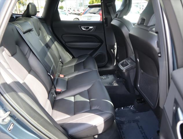 2022 Volvo XC60 B5 Momentum