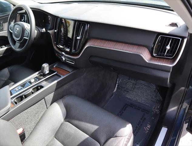 2022 Volvo XC60 B5 Momentum