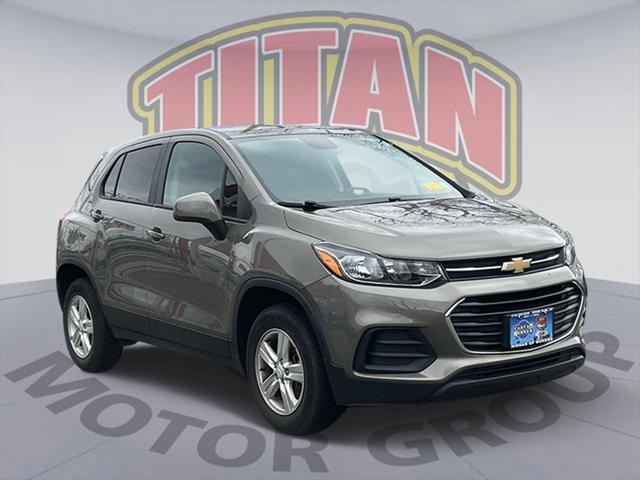 2022 Chevrolet Trax AWD LS [1]