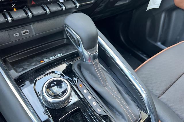 2025 GMC Canyon 4WD AT4