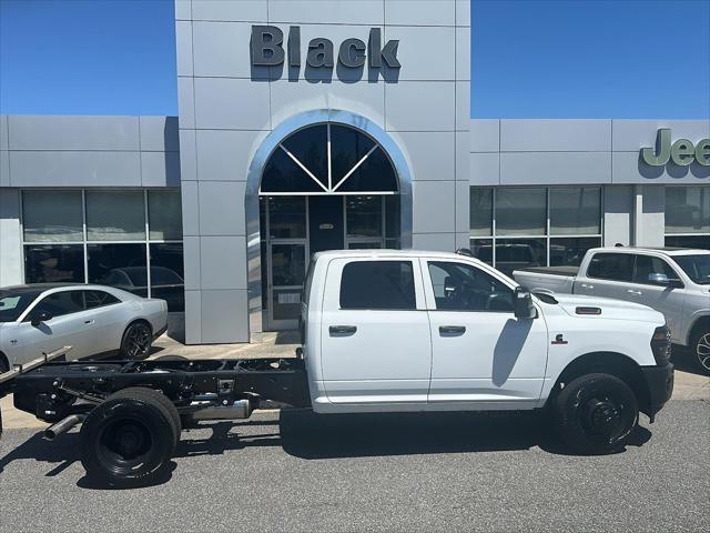 2025 RAM Ram 3500 Chassis Cab RAM 3500 TRADESMAN CREW CAB CHASSIS 4X4 60 CA