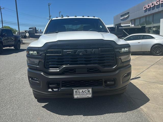 2025 RAM Ram 3500 Chassis Cab RAM 3500 TRADESMAN CREW CAB CHASSIS 4X4 60 CA