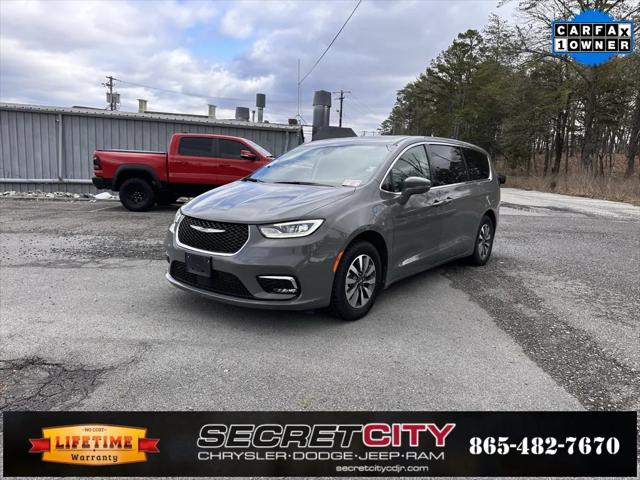 2022 Chrysler Pacifica Hybrid Touring L