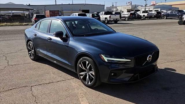 2024 Volvo S60 B5 Plus Dark Theme