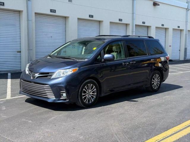 2018 Toyota Sienna XLE 8 Passenger for sale in Hollywood, FL