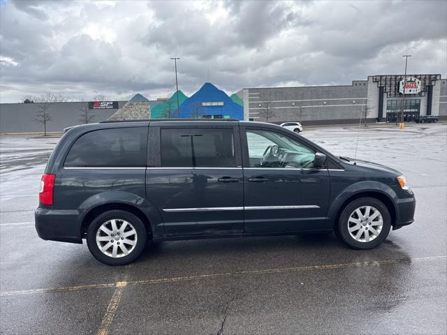 Used 2014 Chrysler Town & Country For Sale in Waterford Twp, MI