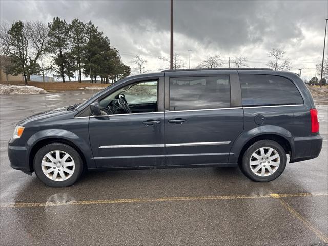 Used 2014 Chrysler Town & Country For Sale in Waterford Twp, MI