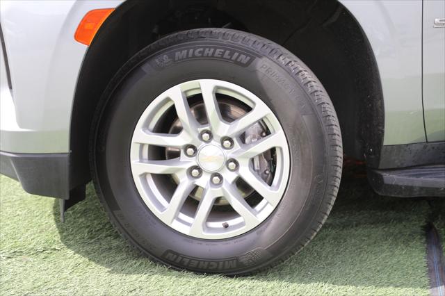 2023 Chevrolet Suburban 2WD LT