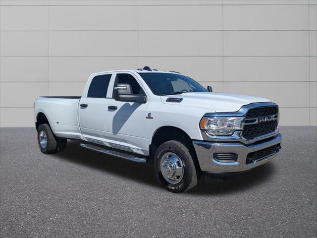 2024 RAM 3500 Tradesman Crew Cab 4x4 8 Box