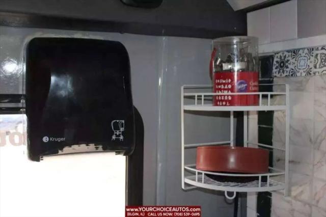 2006 Ford E-450 Cutaway Commercial Van
