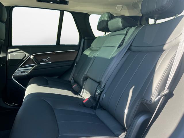 2025 Land Rover Range Rover P530 SE